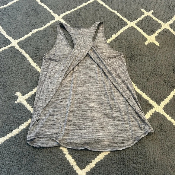 Lululemon Essential Tank Pleated - Picture 4 of 5